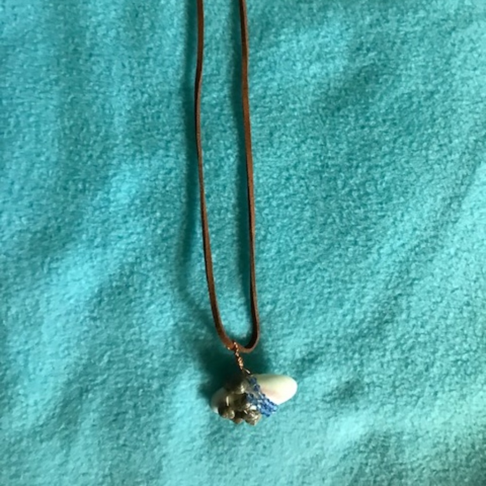 shell neckless - Picture 2 of 4